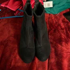 Black boots, good conditions.